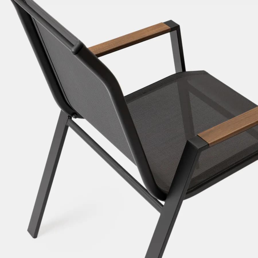 Sedia da giardino impilabile con braccioli effetto legno in acciaio antracite e textilene grigio scuro - Zasyl
