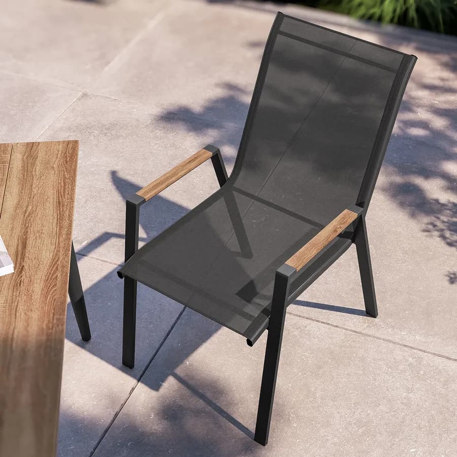 Sedia da giardino impilabile con braccioli effetto legno in acciaio antracite e textilene grigio scuro - Zasyl