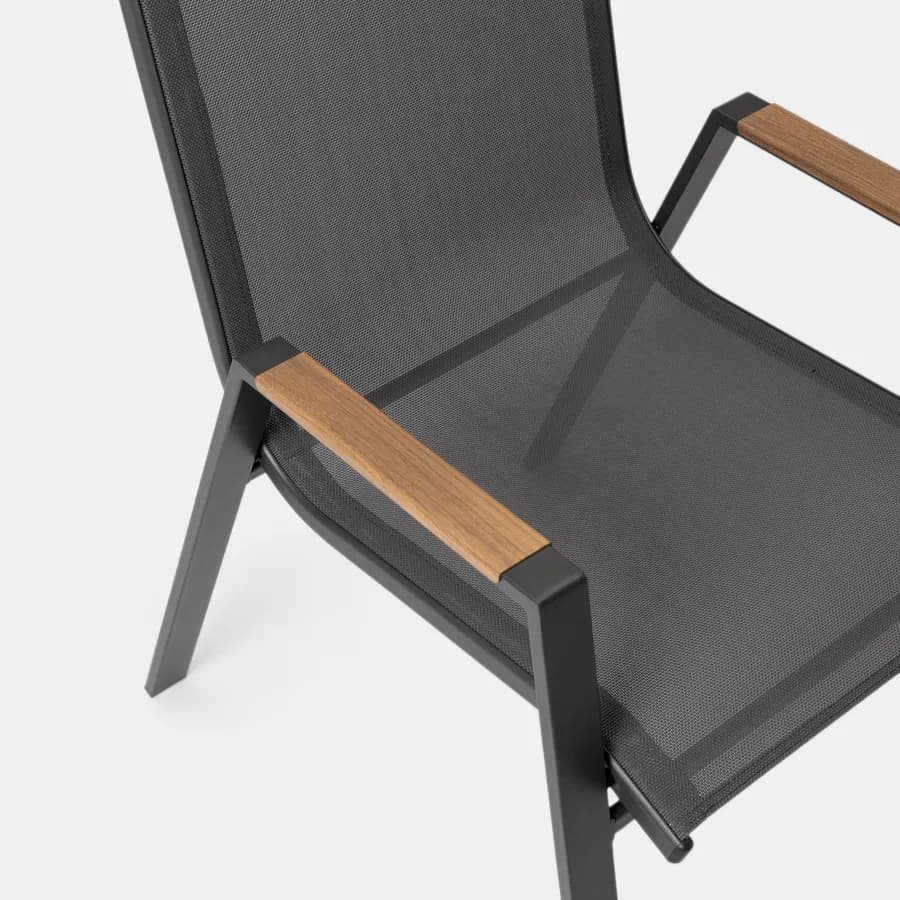Sedia da giardino impilabile con braccioli effetto legno in acciaio antracite e textilene grigio scuro - Zasyl