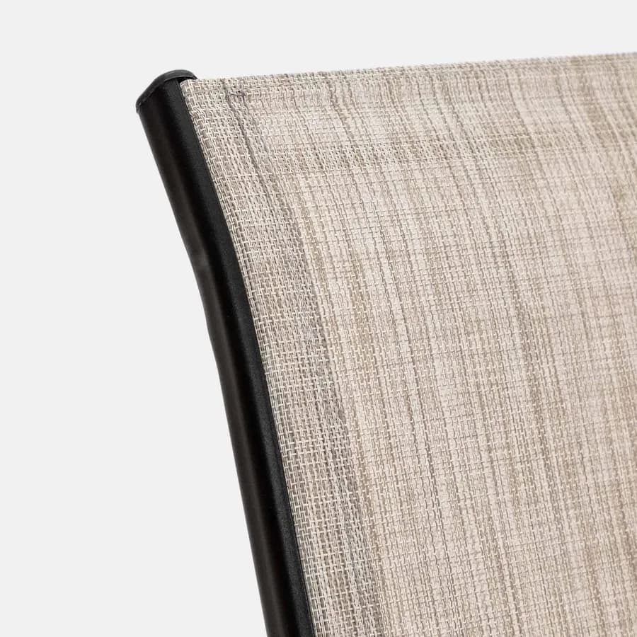 Sedia con braccioli impilabile in acciaio nero e textilene beige - Ninfa