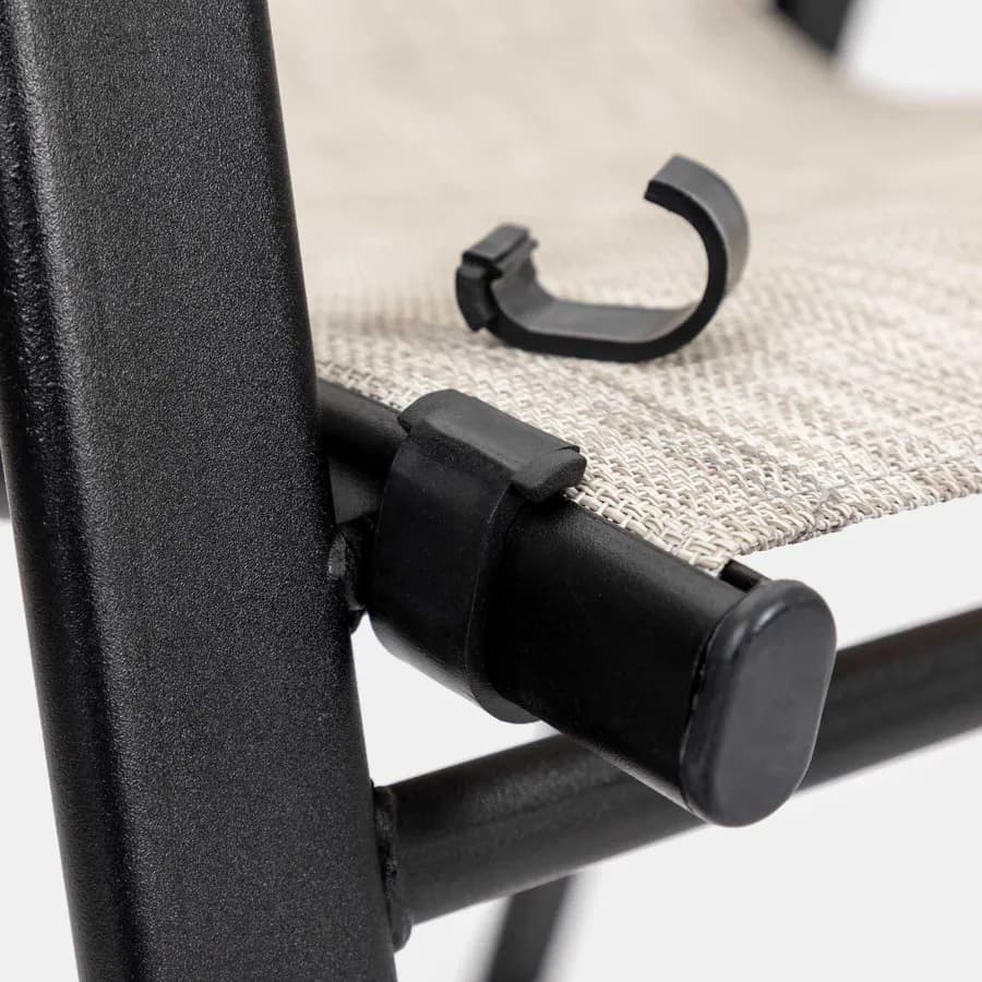 Sedia con braccioli impilabile in acciaio nero e textilene beige - Ninfa