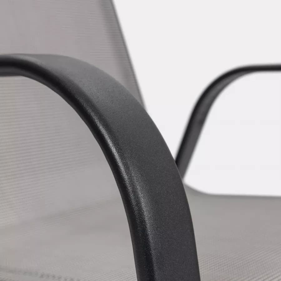 Sedia con braccioli impilabile in acciaio nero e textilene grigio - Ninfa