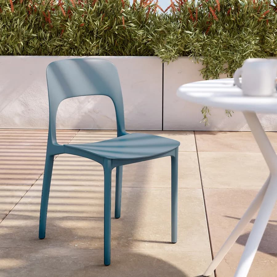 Sedia da giardino impilabile in polipropilene blu - Arabella