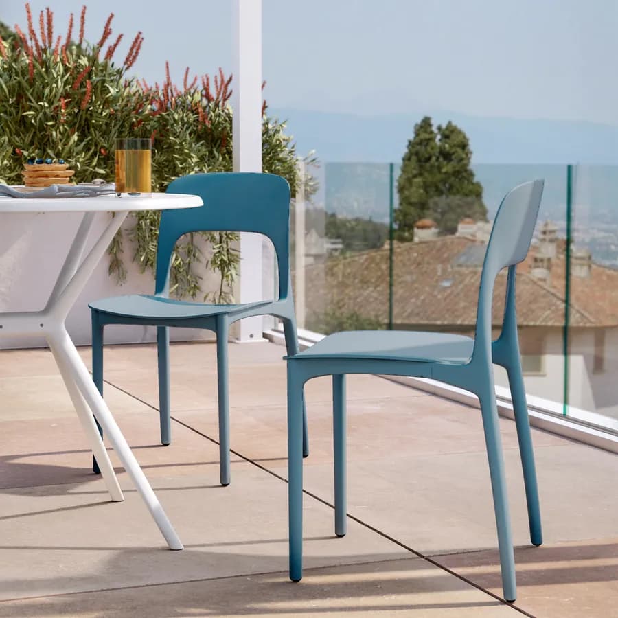 Sedia da giardino impilabile in polipropilene blu - Arabella