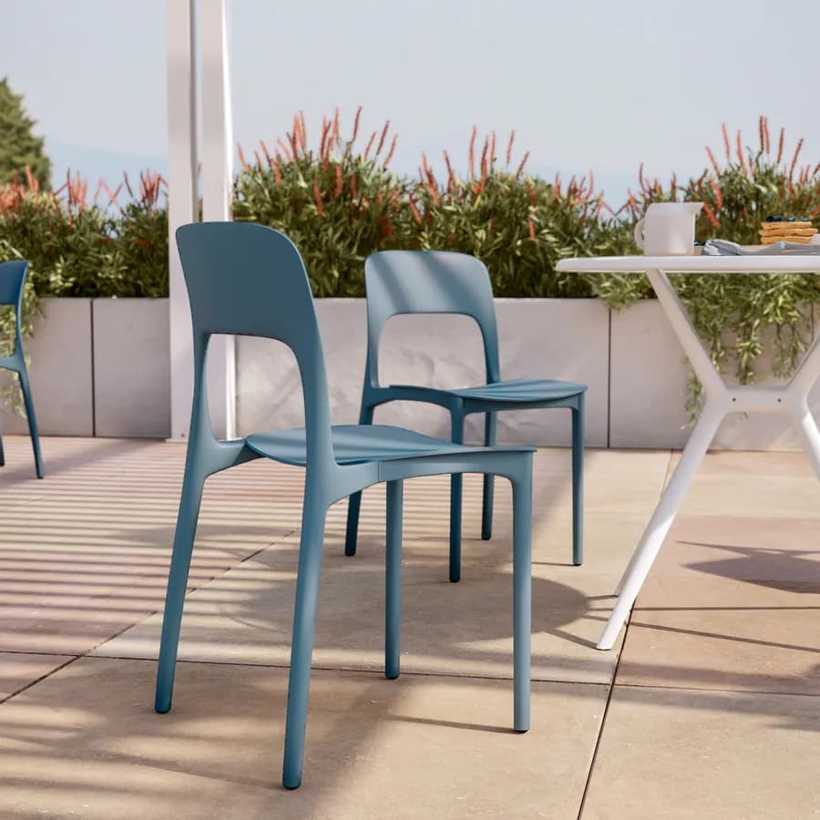 Sedia da giardino impilabile in polipropilene blu - Arabella