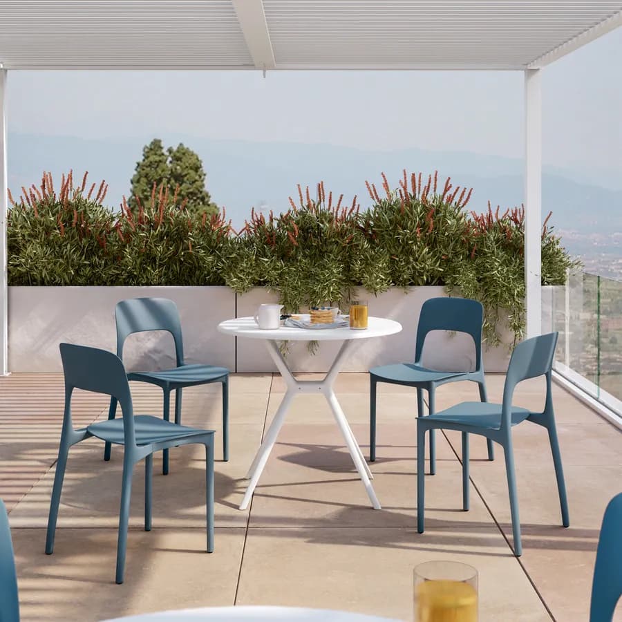 Sedia da giardino impilabile in polipropilene blu - Arabella