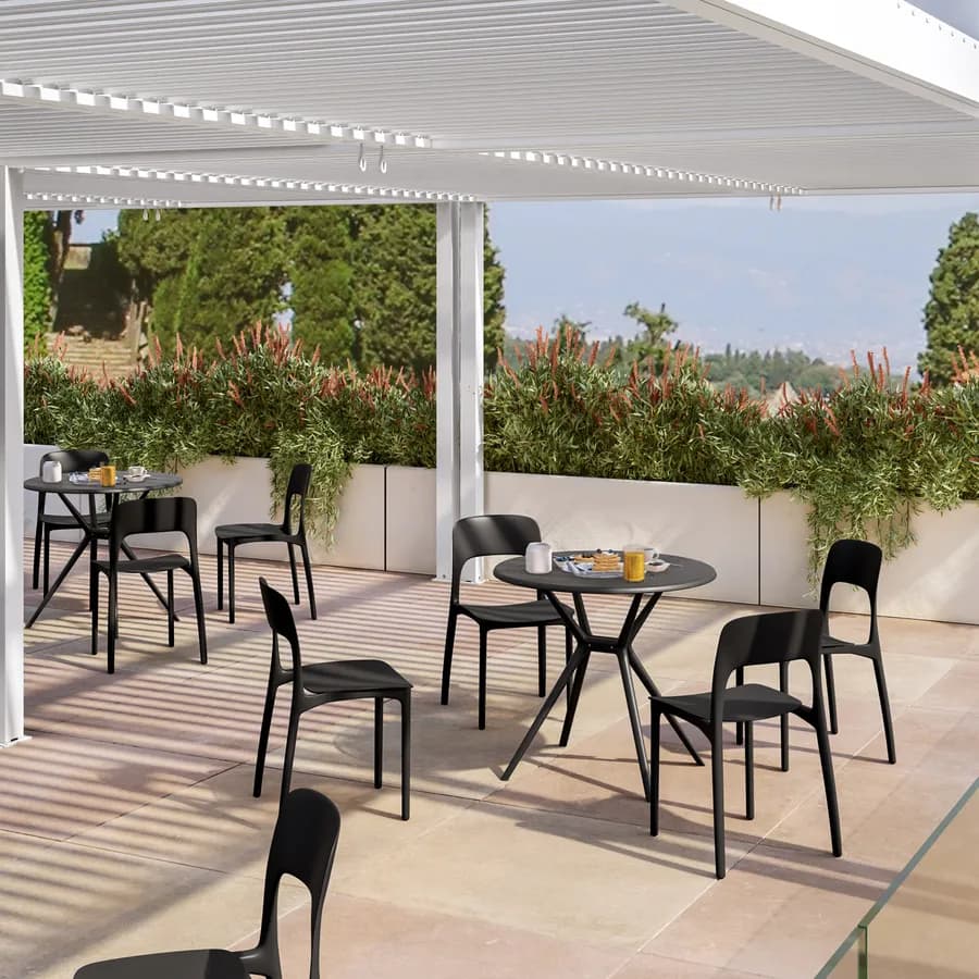 Sedia da giardino impilabile in polipropilene nero - Arabella