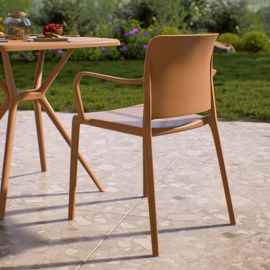 Sedia da giardino squadrata con braccioli in polipropilene cappuccino - Vitta