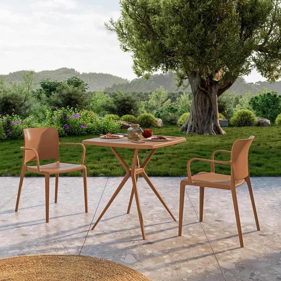 Sedia da giardino squadrata con braccioli in polipropilene cappuccino - Vitta