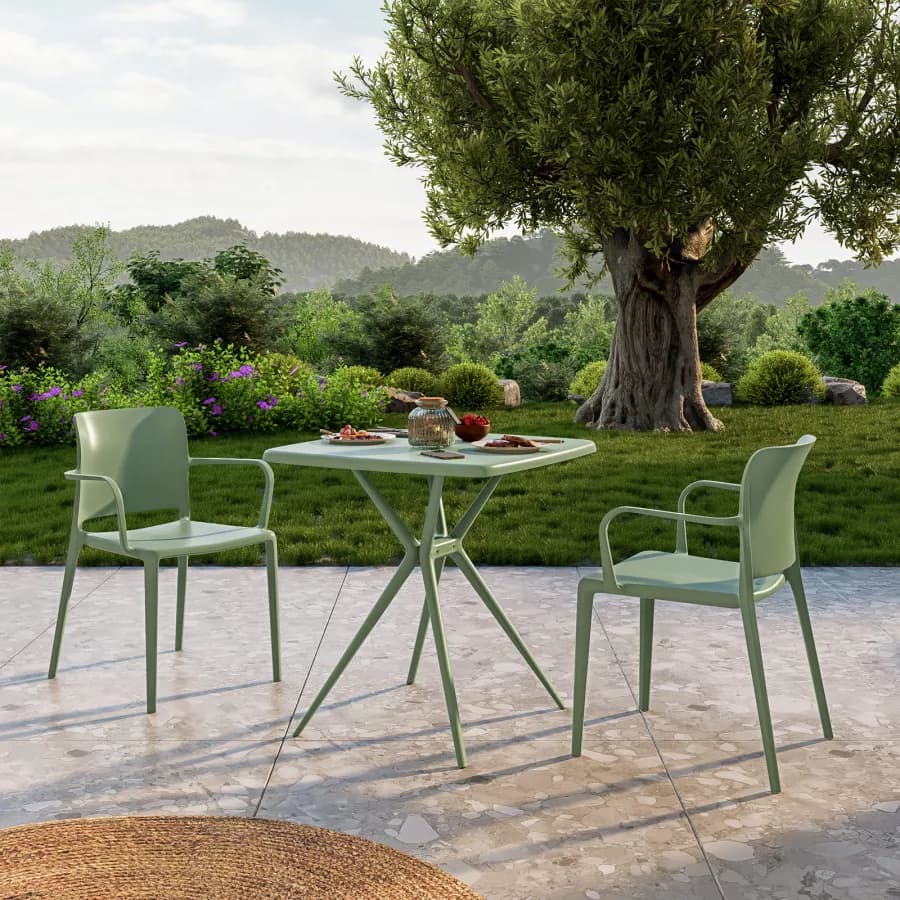 Sedia da giardino squadrata con braccioli in polipropilene verde salvia - Vitta