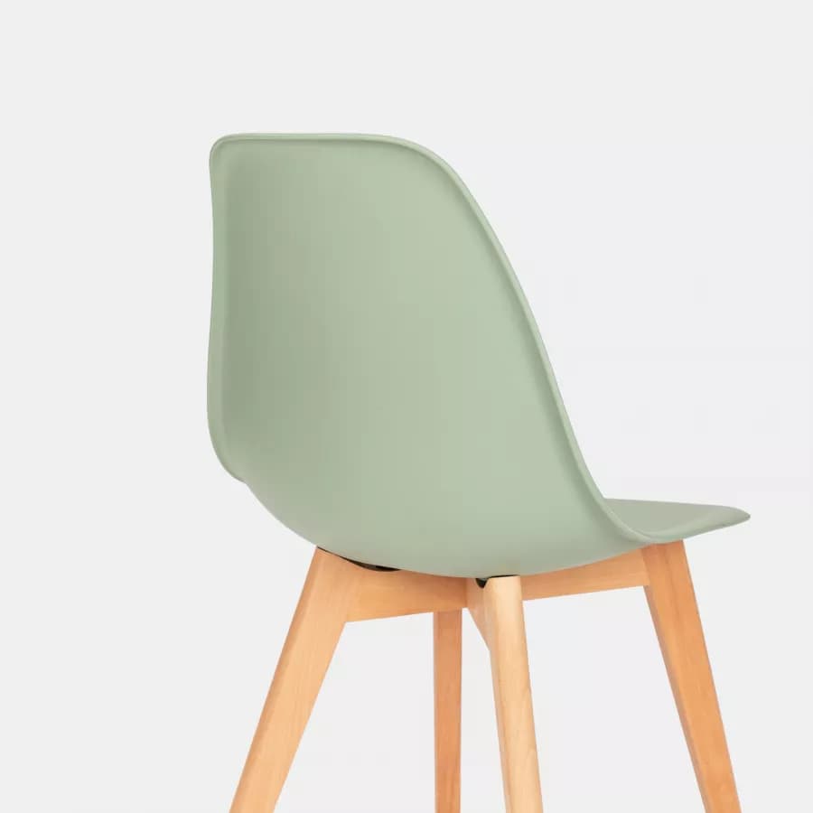 Sedia da interni verde con gambe in legno - Alborg
