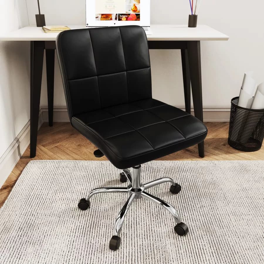 Sedia da ufficio girevole in similpelle nera con base cromata - Anissa