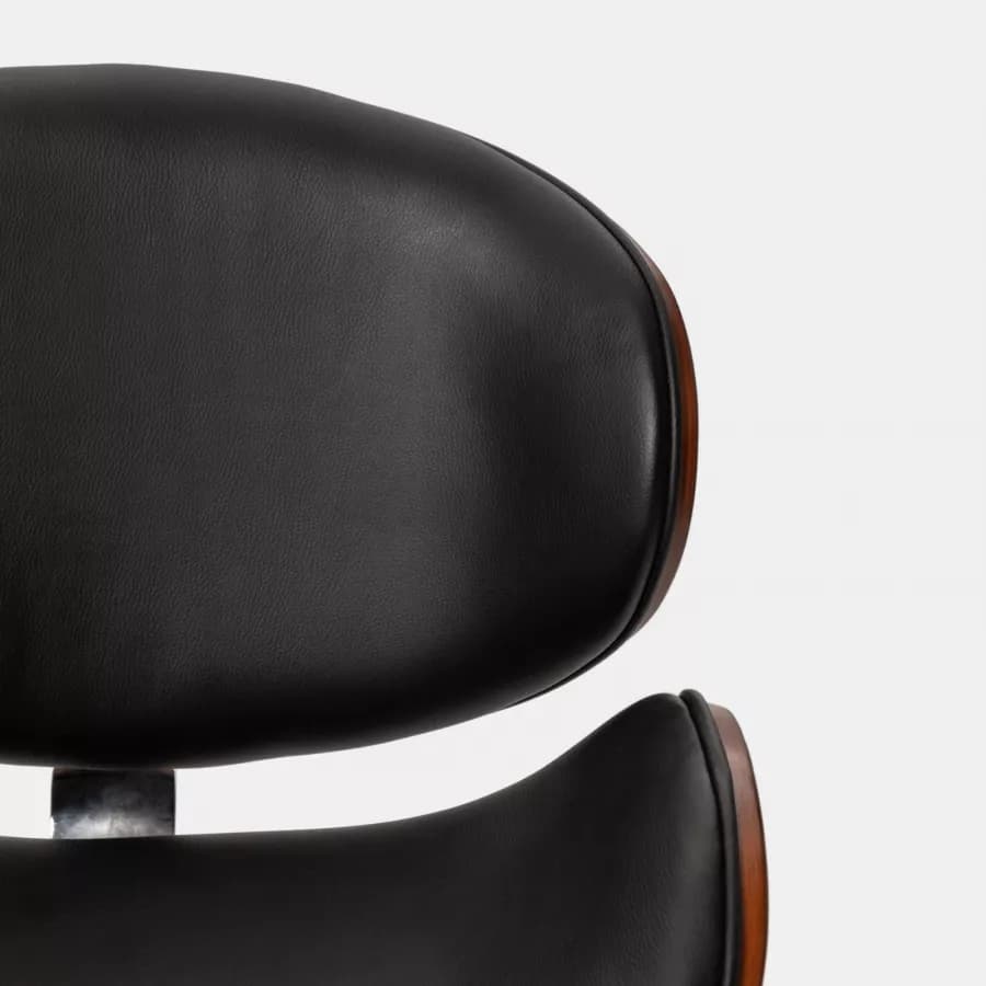 Sedia da ufficio in similpelle nera con rivestimento in legno e base cromata - Dabu