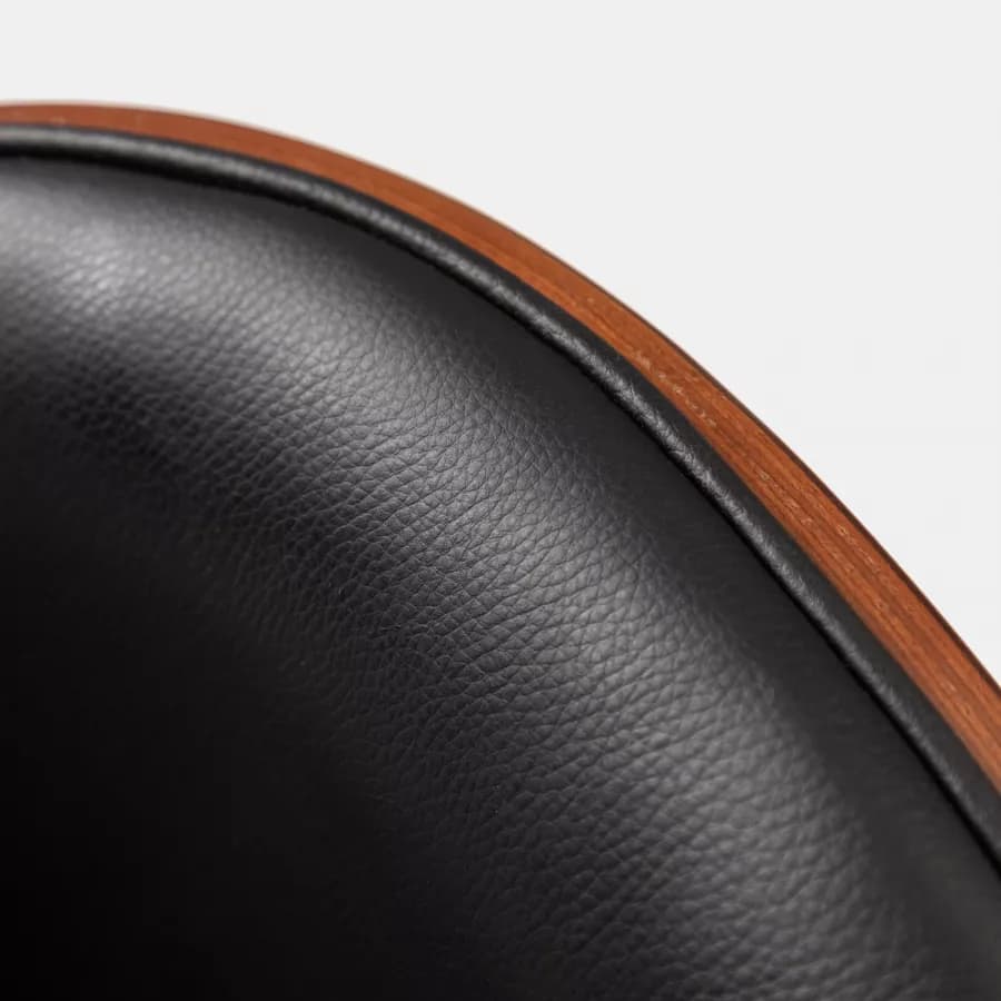 Sedia da ufficio in similpelle nera con rivestimento in legno e base cromata - Dabu