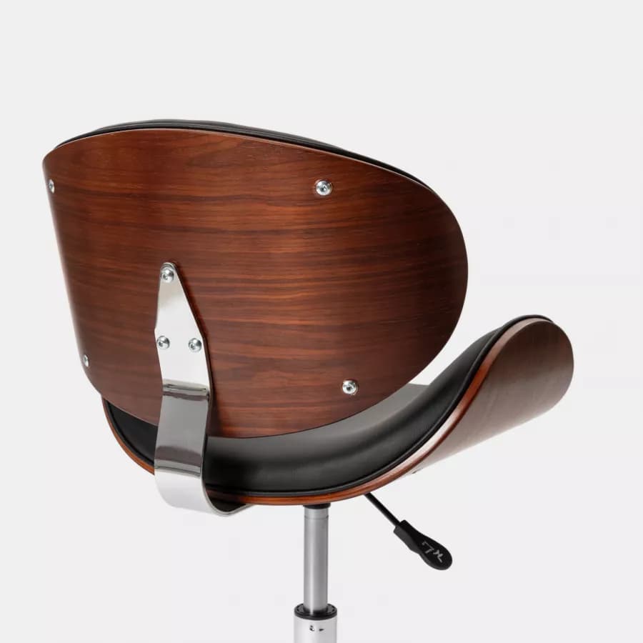 Sedia da ufficio in similpelle nera con rivestimento in legno e base cromata - Dabu