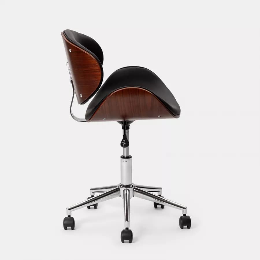 Sedia da ufficio in similpelle nera con rivestimento in legno e base cromata - Dabu