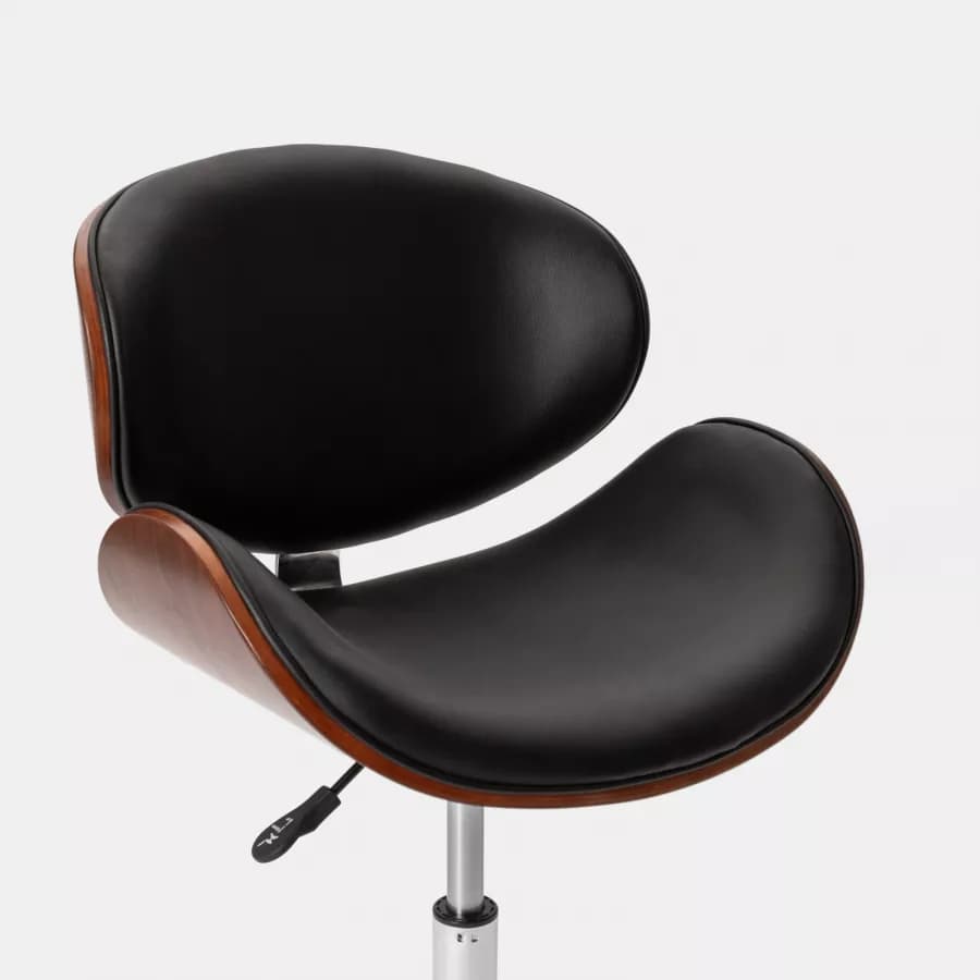 Sedia da ufficio in similpelle nera con rivestimento in legno e base cromata - Dabu