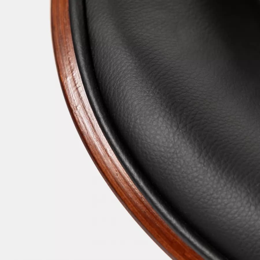 Sedia da ufficio in similpelle nera con rivestimento in legno e base cromata - Dabu