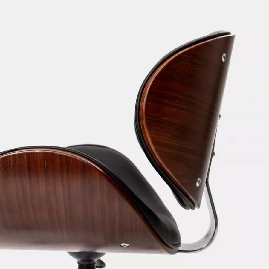 Sedia da ufficio in similpelle nera con rivestimento in legno e base cromata - Dabu