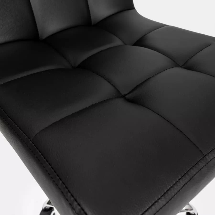 Sedia da ufficio girevole in similpelle nera con base cromata - Carlotta
