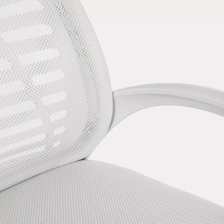 Sedia da ufficio girevole in tessuto mesh bianco con schienale traspirante e poggiatesta - Triad