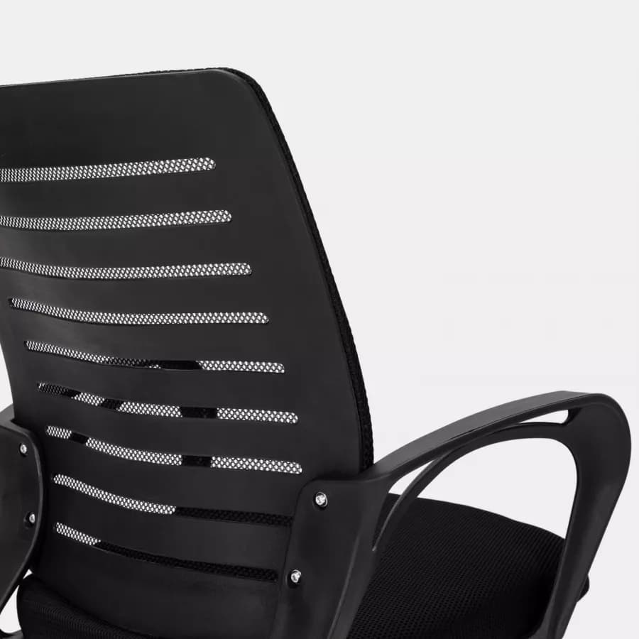 Poltrona da ufficio girevole in tessuto mesh nero e schienale traspirante - Caprilla