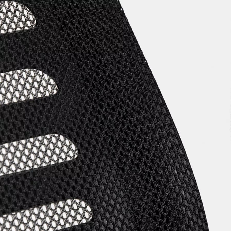 Sedia da ufficio girevole in tessuto mesh nero con schienale traspirante e poggiatesta - Triad
