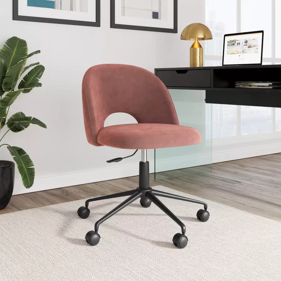 Sedia da ufficio girevole in velluto rosa antico con base in metallo nero - Kimmy Roller