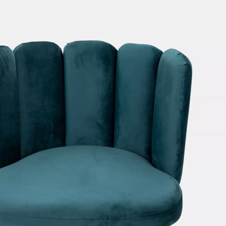 Sedia imbottita in velluto blu petrolio con schienale a conchiglia - Roshelle