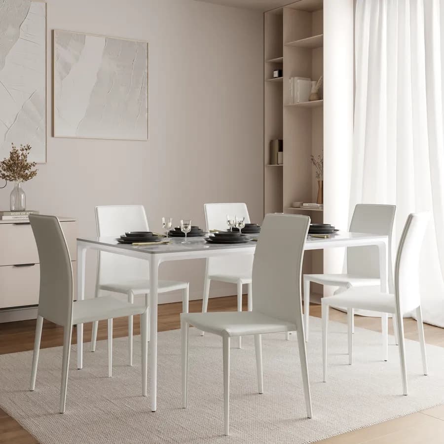 Sedia in similpelle bianca con gambe in metallo rivestite - Manfredi