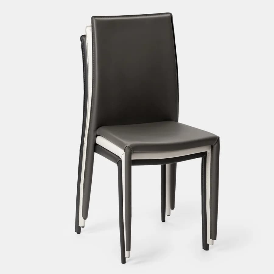 Sedia in similpelle bianca con gambe in metallo rivestite - Manfredi