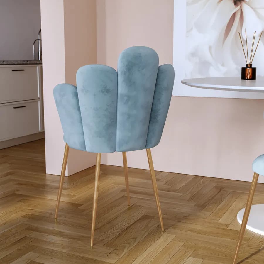 Sedia in velluto carta da zucchero con schienale a conchiglia e gambe in metallo finitura oro - Pedersen