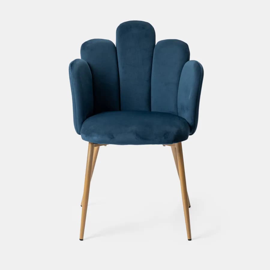 Sedia in velluto blu con schienale a conchiglia e gambe in metallo finitura oro - Pedersen