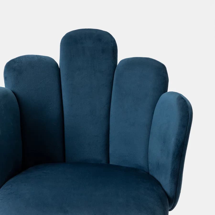 Sedia in velluto blu con schienale a conchiglia e gambe in metallo finitura oro - Pedersen