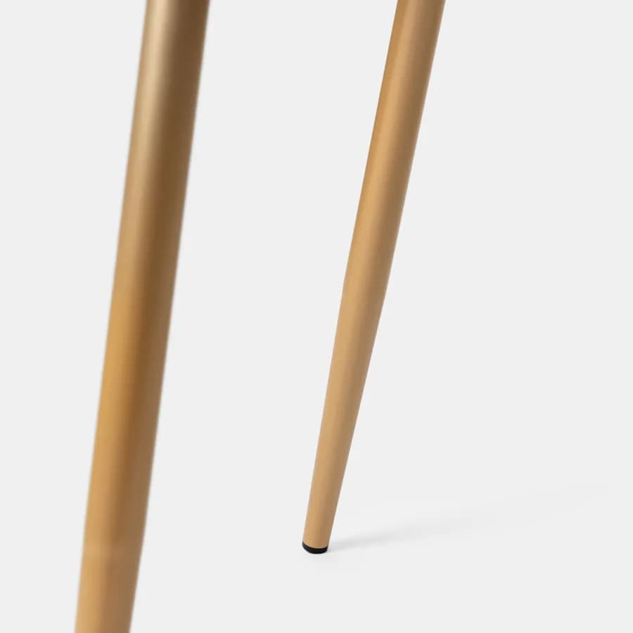 Sedia in velluto blu con schienale a conchiglia e gambe in metallo finitura oro - Pedersen