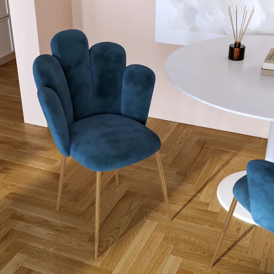 Sedia in velluto blu con schienale a conchiglia e gambe in metallo finitura oro - Pedersen