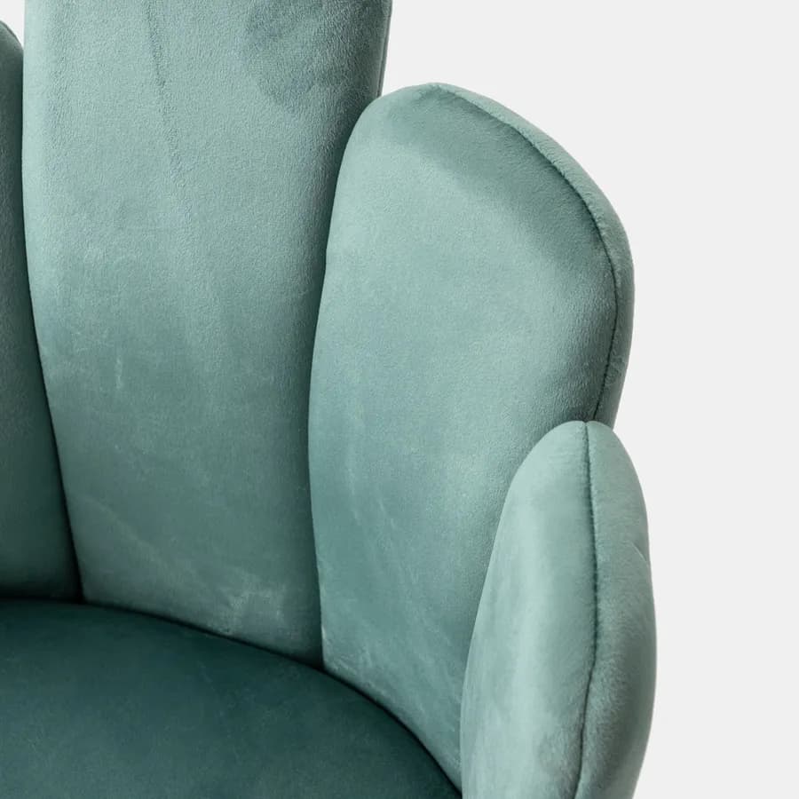 Sedia in velluto verde salvia con schienale a conchiglia e gambe in metallo finitura oro - Pedersen