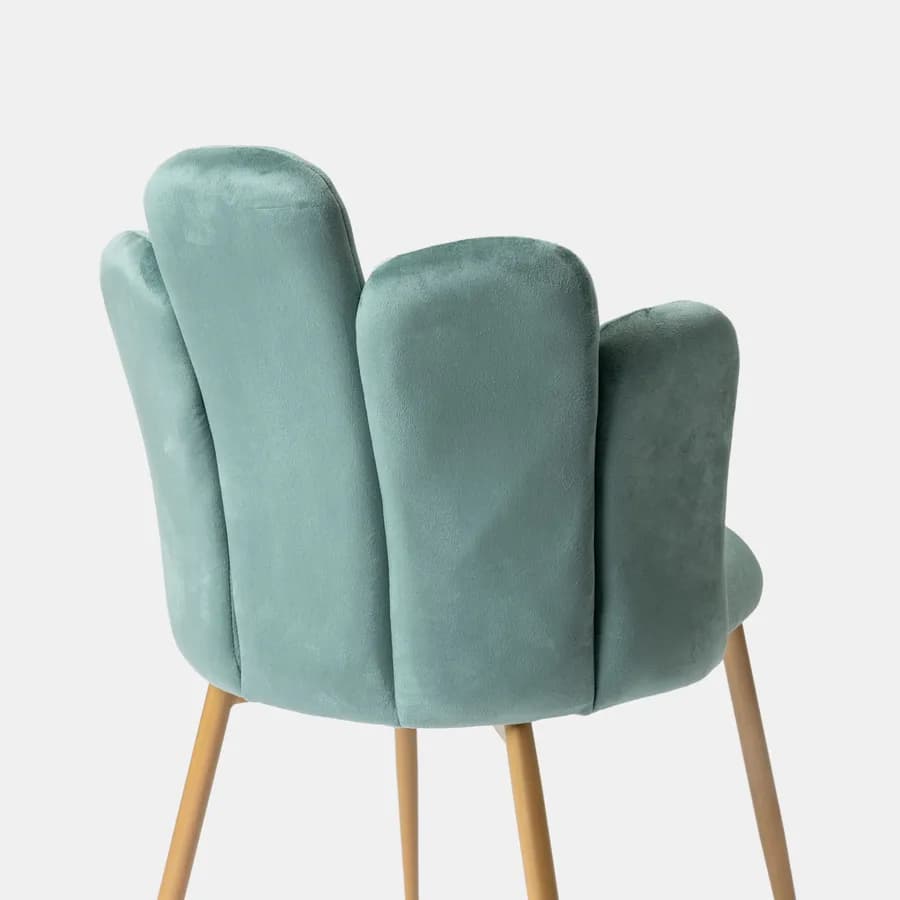 Sedia in velluto verde salvia con schienale a conchiglia e gambe in metallo finitura oro - Pedersen