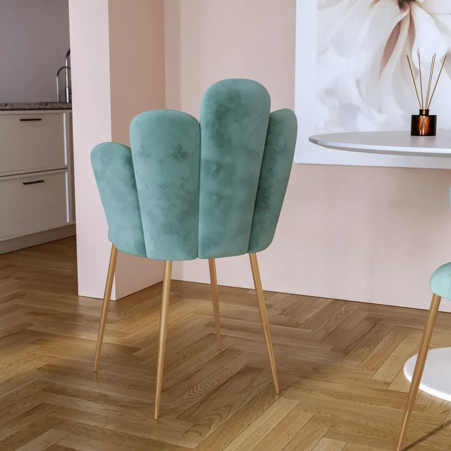 Sedia in velluto verde salvia con schienale a conchiglia e gambe in metallo finitura oro - Pedersen