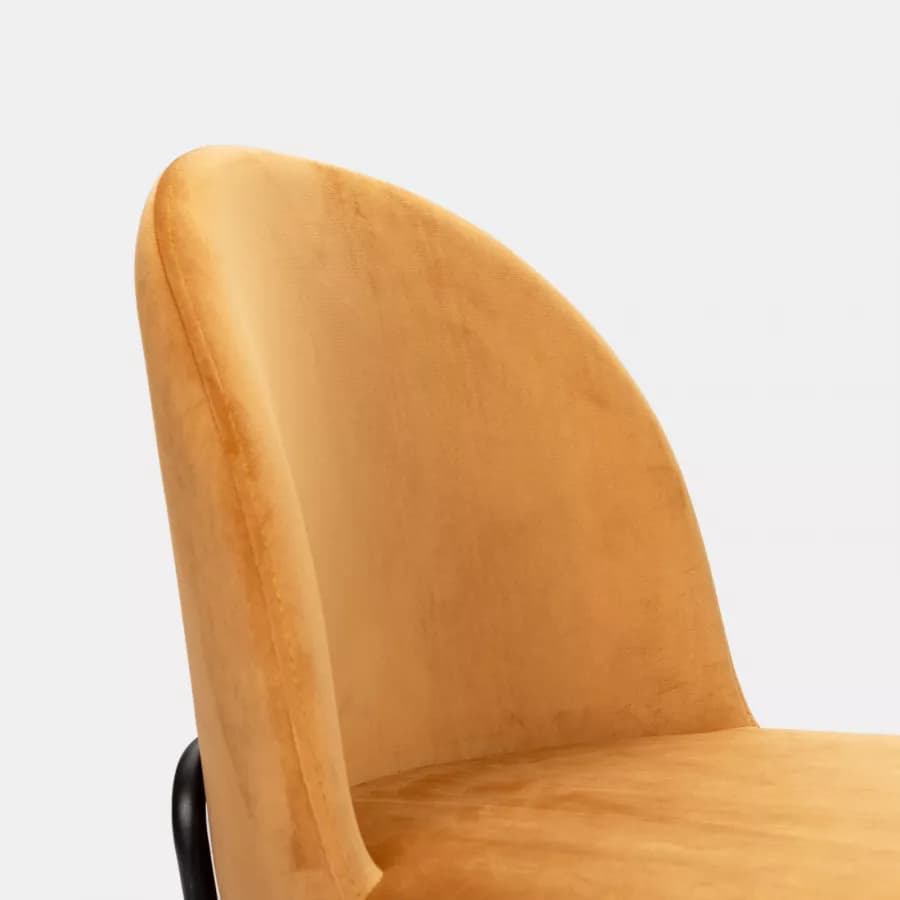 Sedia in velluto giallo ocra con gambe in metallo nero - Zilla