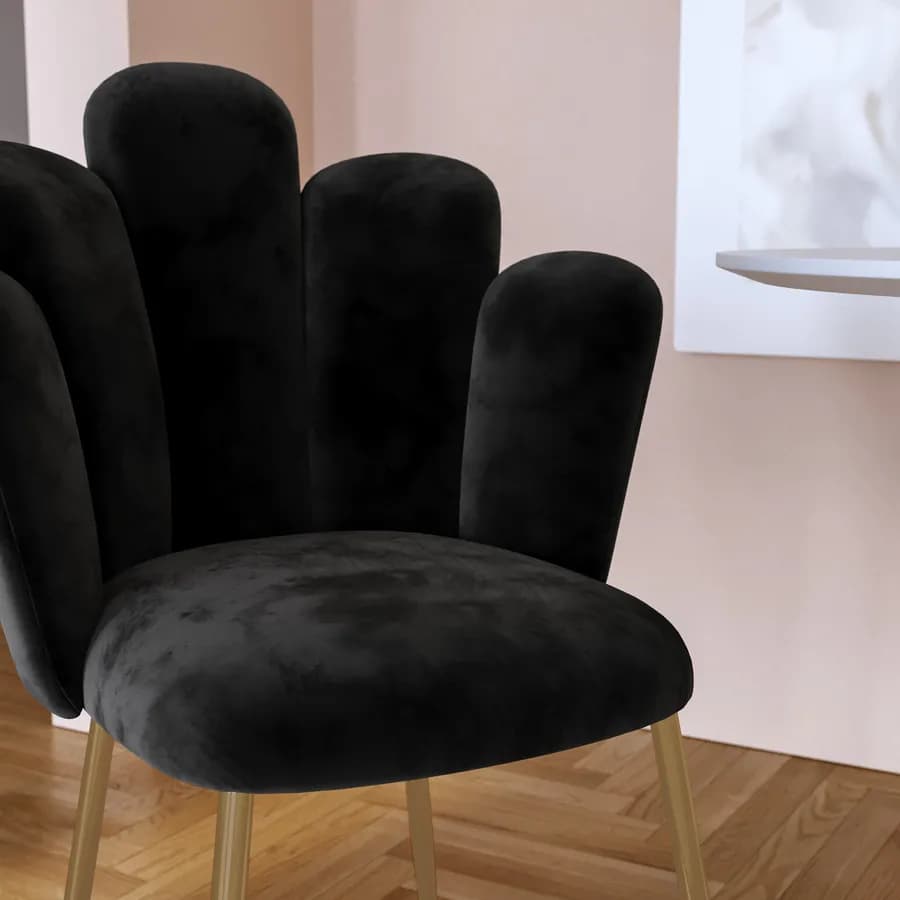 Sedia in velluto nero con schienale a conchiglia e gambe in metallo finitura oro - Pedersen