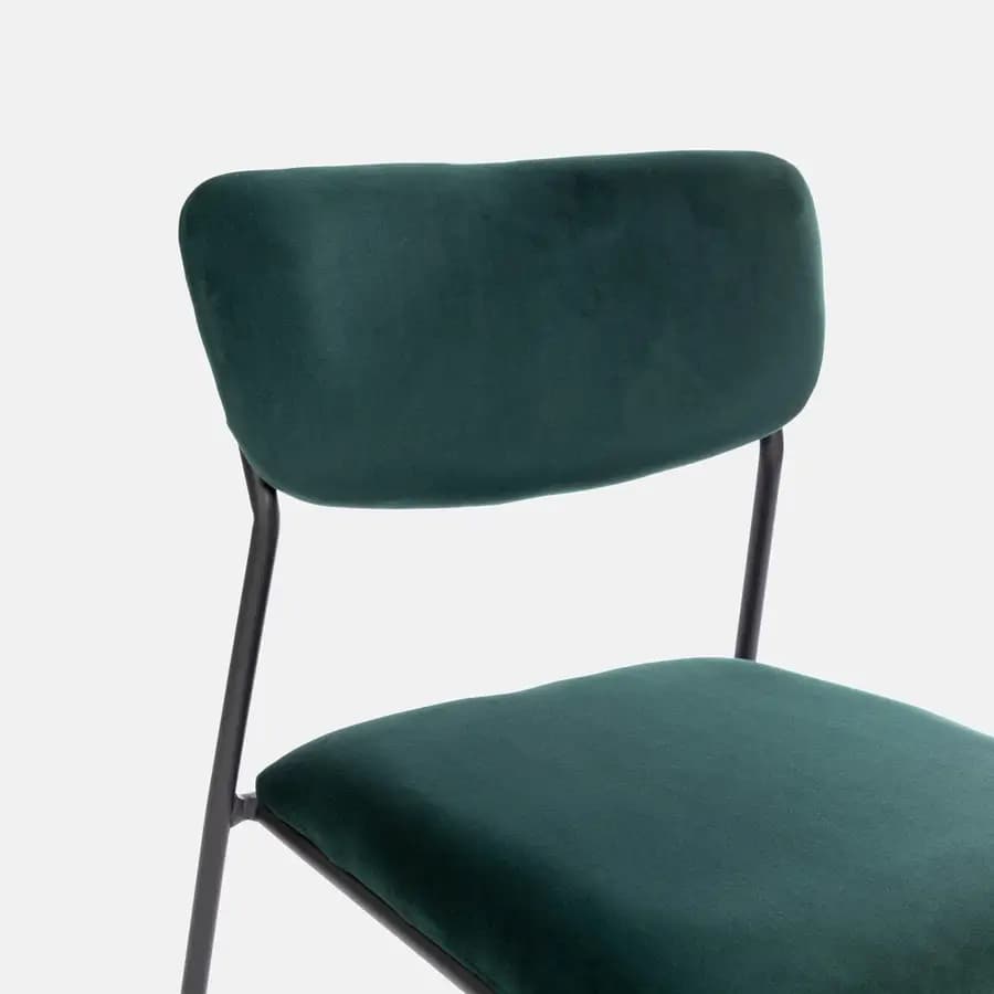 Sedia in velluto verde scuro con struttura in metallo nero - Cika