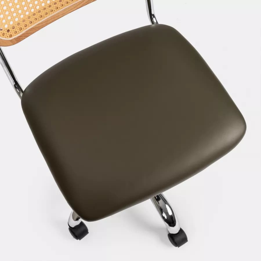 Sedia da ufficio girevole in similpelle verde militare e schienale in rattan - Wien