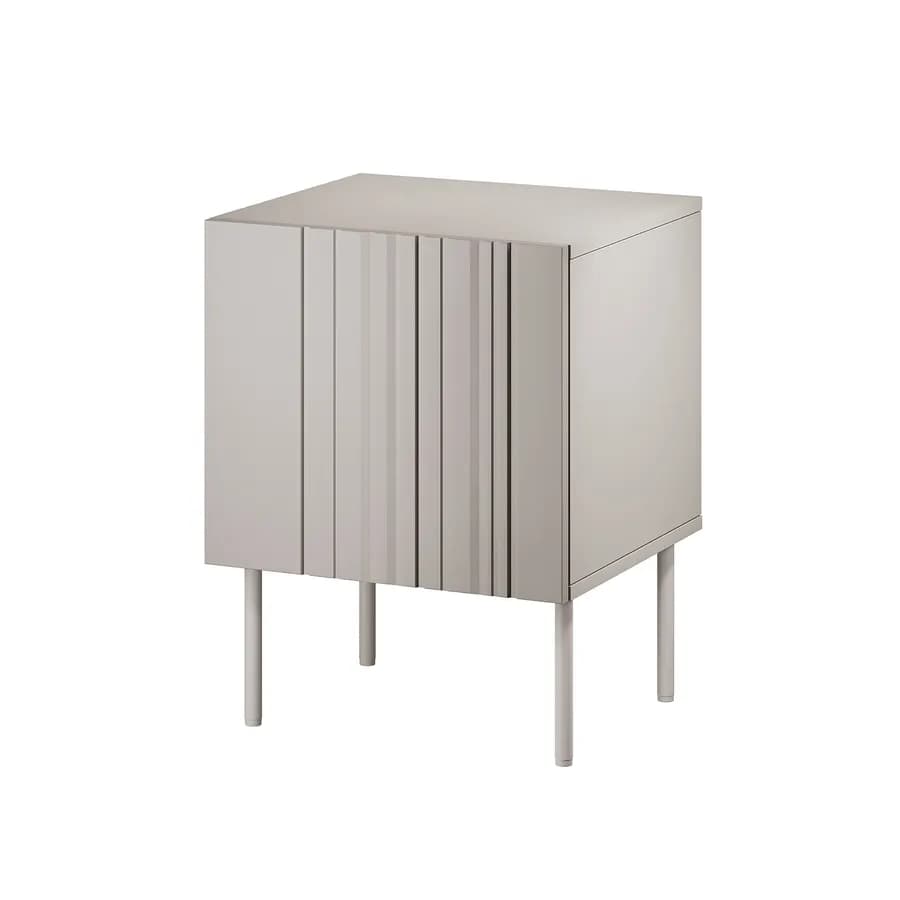 Set 2 comodini 45x59h cashmere cannettato alternato con anta e piedi in metallo finitura opaca - Gladys