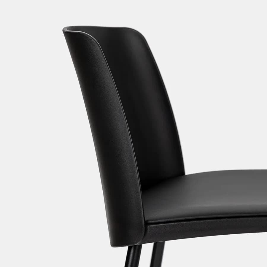 Set 2 sgabelli in similpelle nera con struttura in metallo - Drusilla