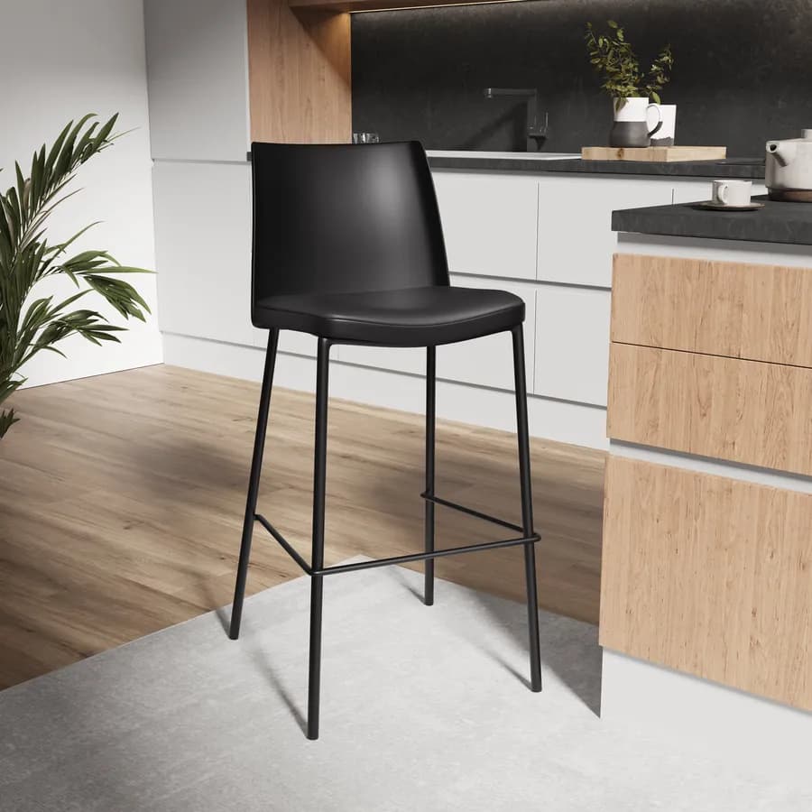 Set 2 sgabelli in similpelle nera con struttura in metallo - Drusilla