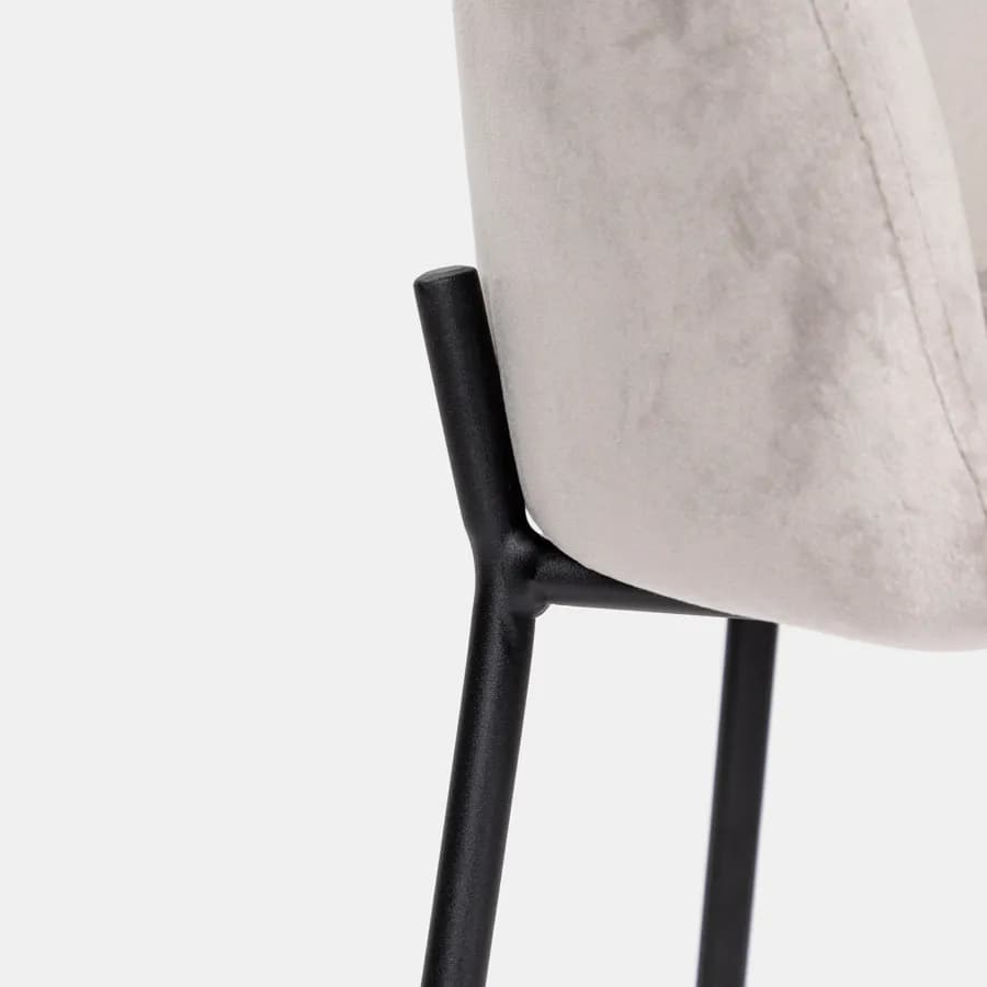 Set 2 sgabelli in velluto grigio chiaro con gambe nere - Wilmer