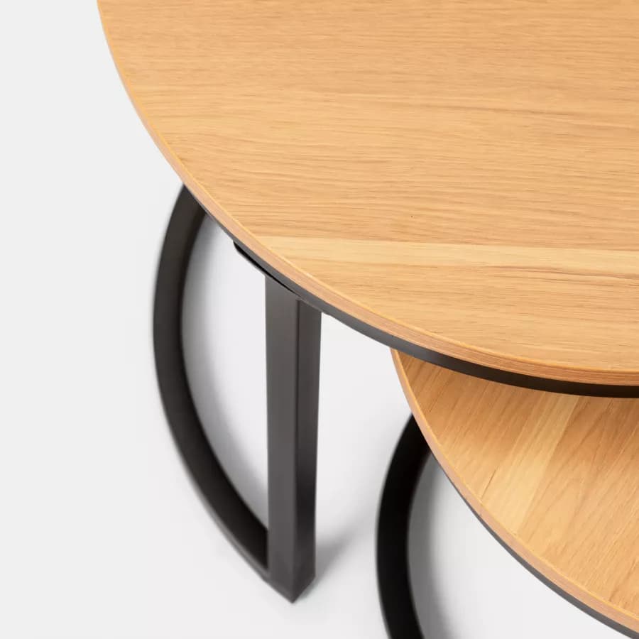 Set 2 tavolini rotondi con piano effetto rovere e struttura in metallo nero - Caio