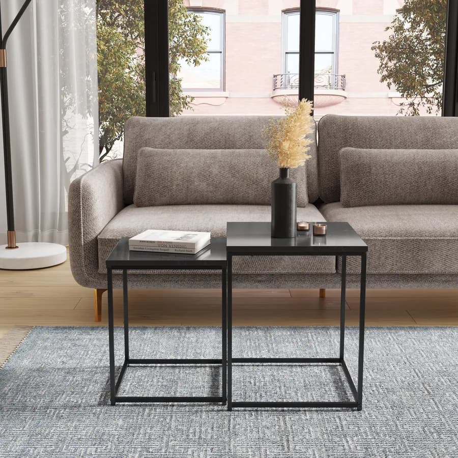 Set 2 tavolini sovrapponibili con top effetto marmo nero e gambe in acciaio nero - Wembley