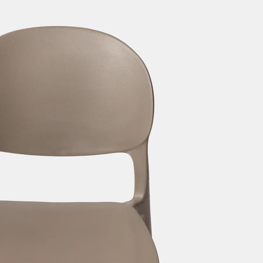 Set bistrot con tavolo rotondo 60 cm e 2 sedie impilabili in polipropilene cacao - Tulipano